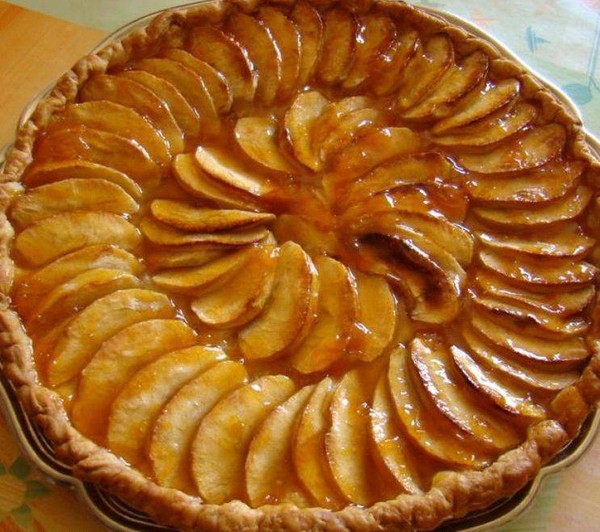 Tarte Aux Pommes Sur Son Lit D'automne - Tarte Aux Pommes Sur Son Lit D ...